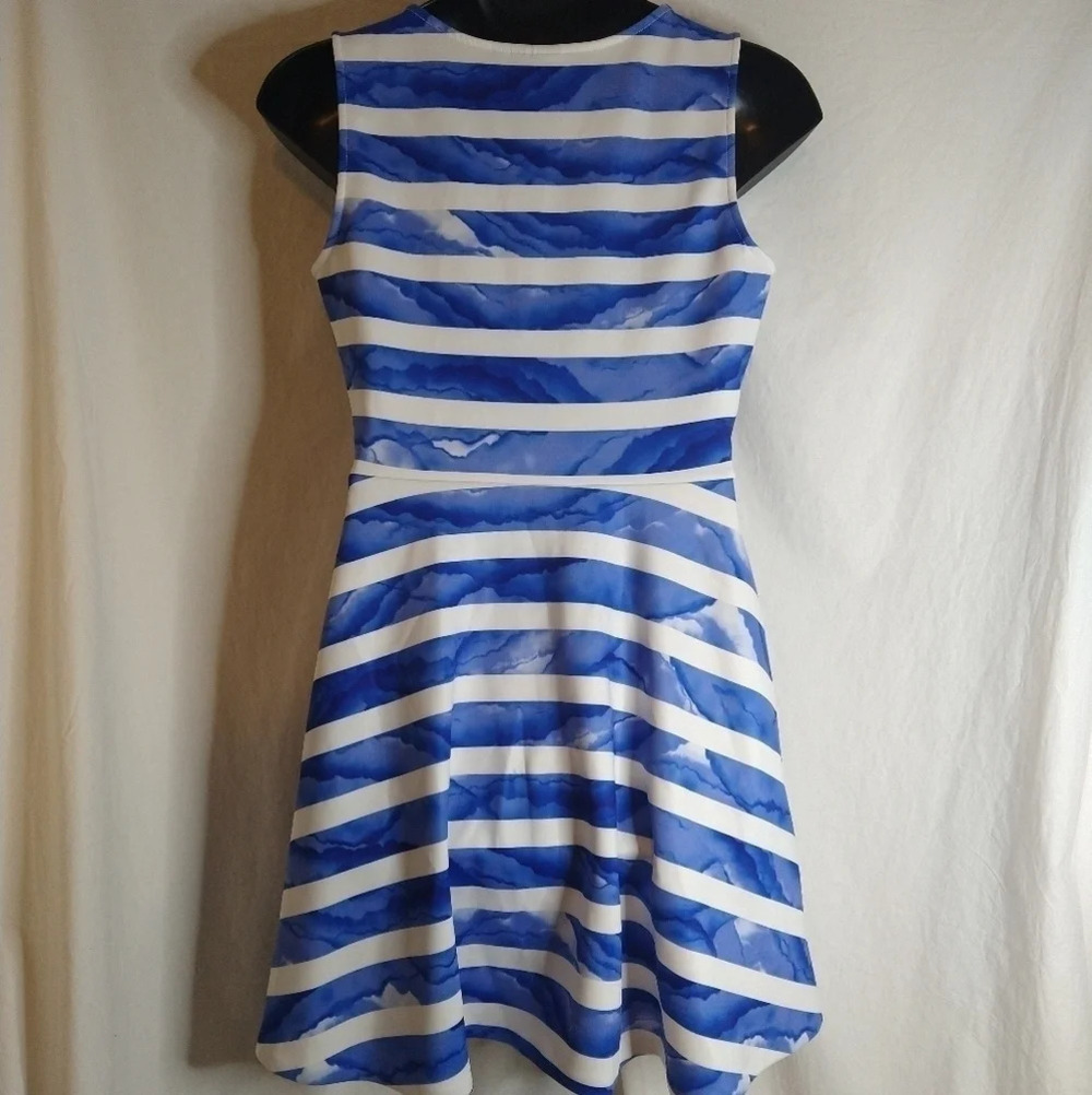 Super Stretchy Fit and Flare Dress EUC ❤️ - Picture 8 of 13